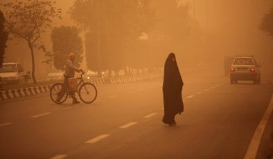 لە عێراق بەهۆی خۆڵبارینەوە سبەینێ كرایە پشوو