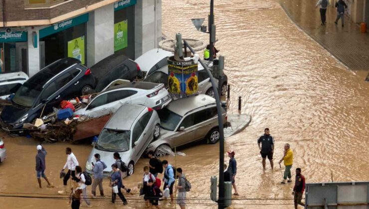 بەهۆی خراپترین لافاو لە ئیسپانیا لانیکەم 95 کەس گیانیان لەدەستدا